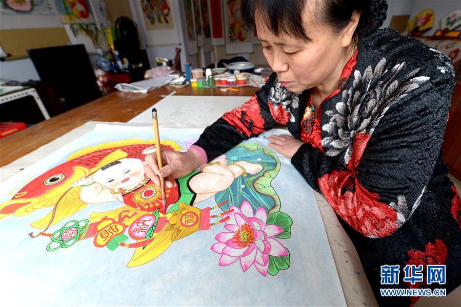 （文化）（2）手繪年畫傳承人黃穎的堅(jiān)持和創(chuàng)新