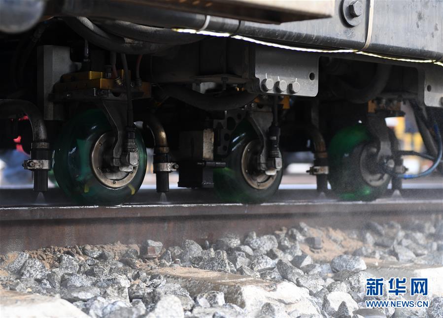 （新春走基層）（6）走近“鋼軌醫(yī)生”——鋼軌探傷車