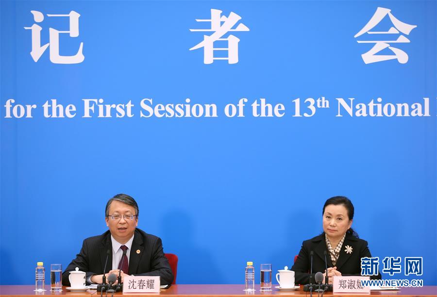 （兩會）（2）十三屆全國人大一次會議秘書處法案組有關(guān)負責(zé)人回應(yīng)憲法修正案熱點問題 